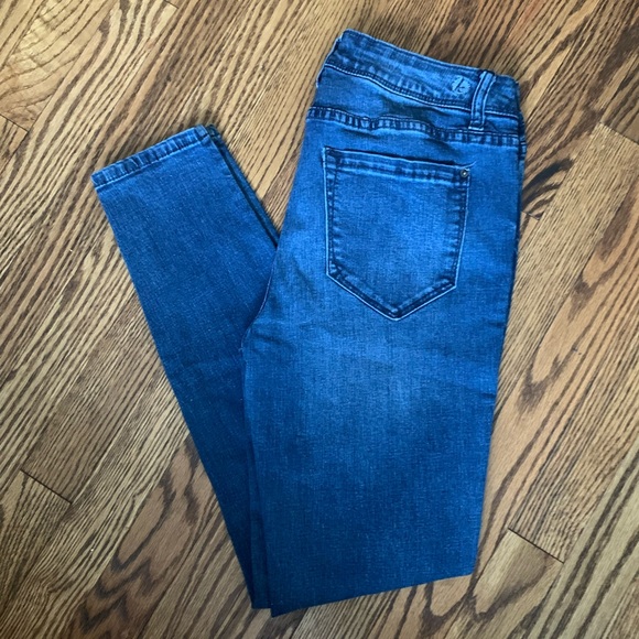 Kensie Mid-Rise distressed Skinny Jeans - Picture 2 of 11